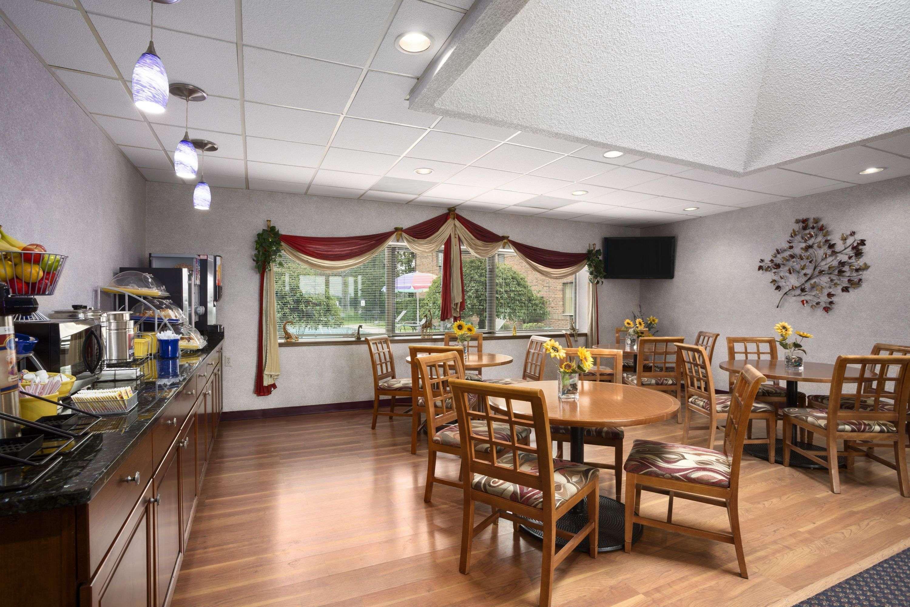 Days Inn By Wyndham Middletown Bagian luar foto